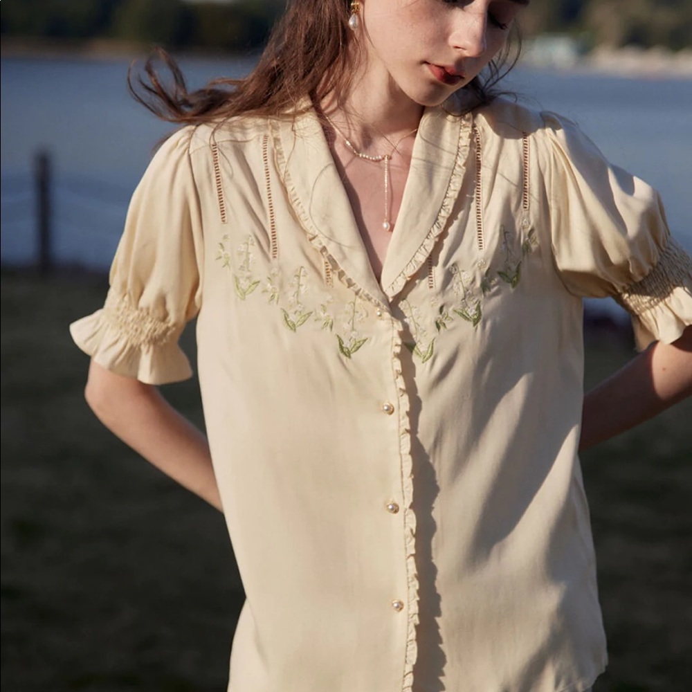 Simple Retro button up blouse